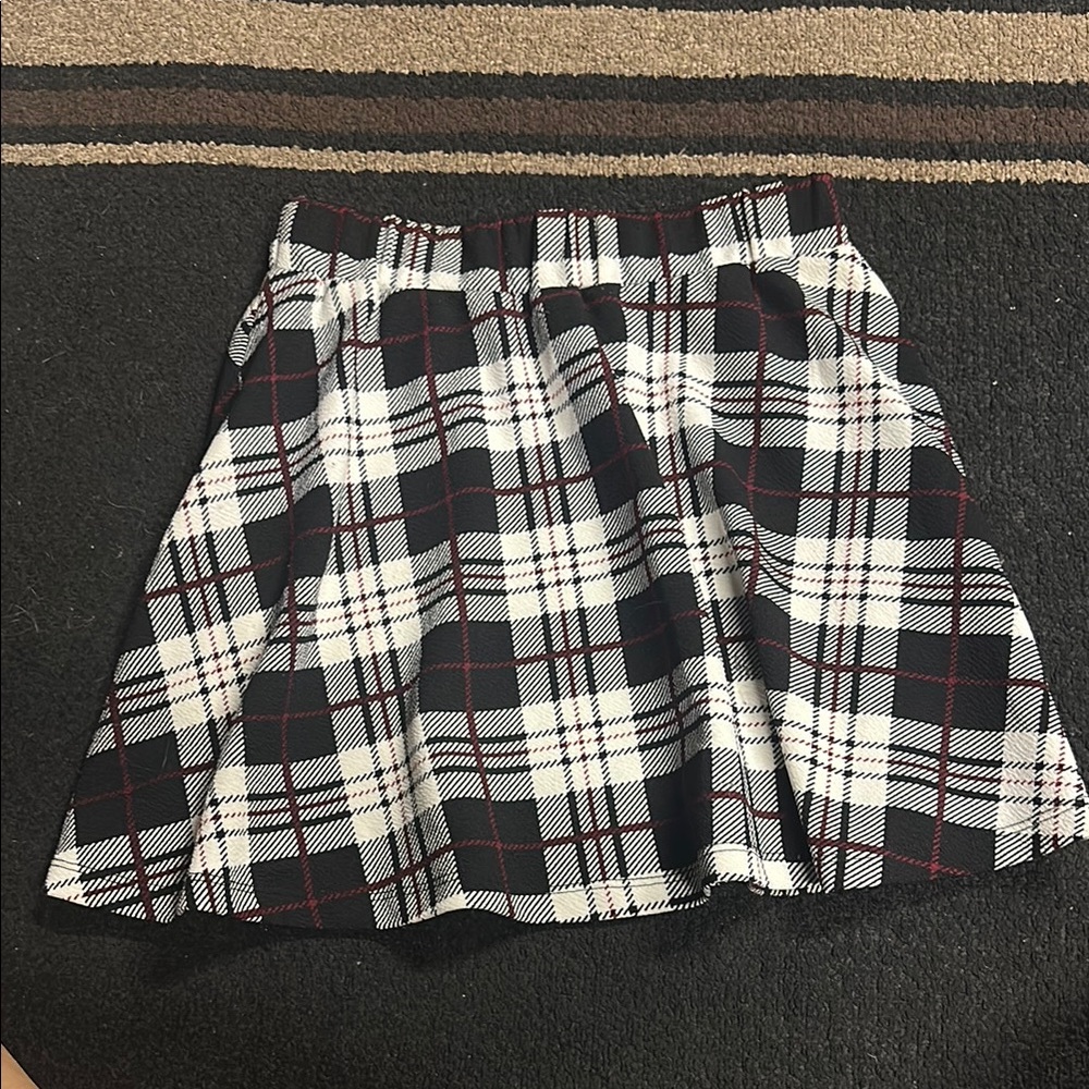 SHEIN Black and White Pleated Skater Mini Skirt